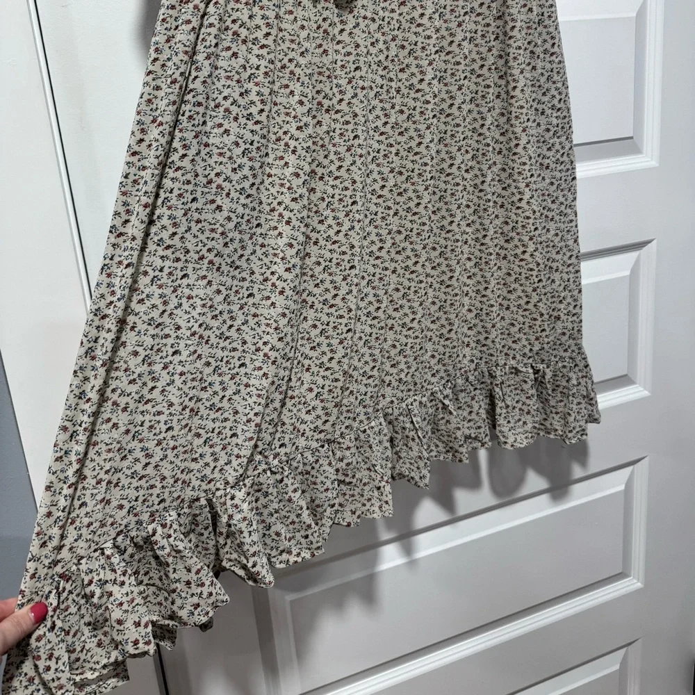 Ruffle Midi Dress in Cream Floral - Picture 6 of 12